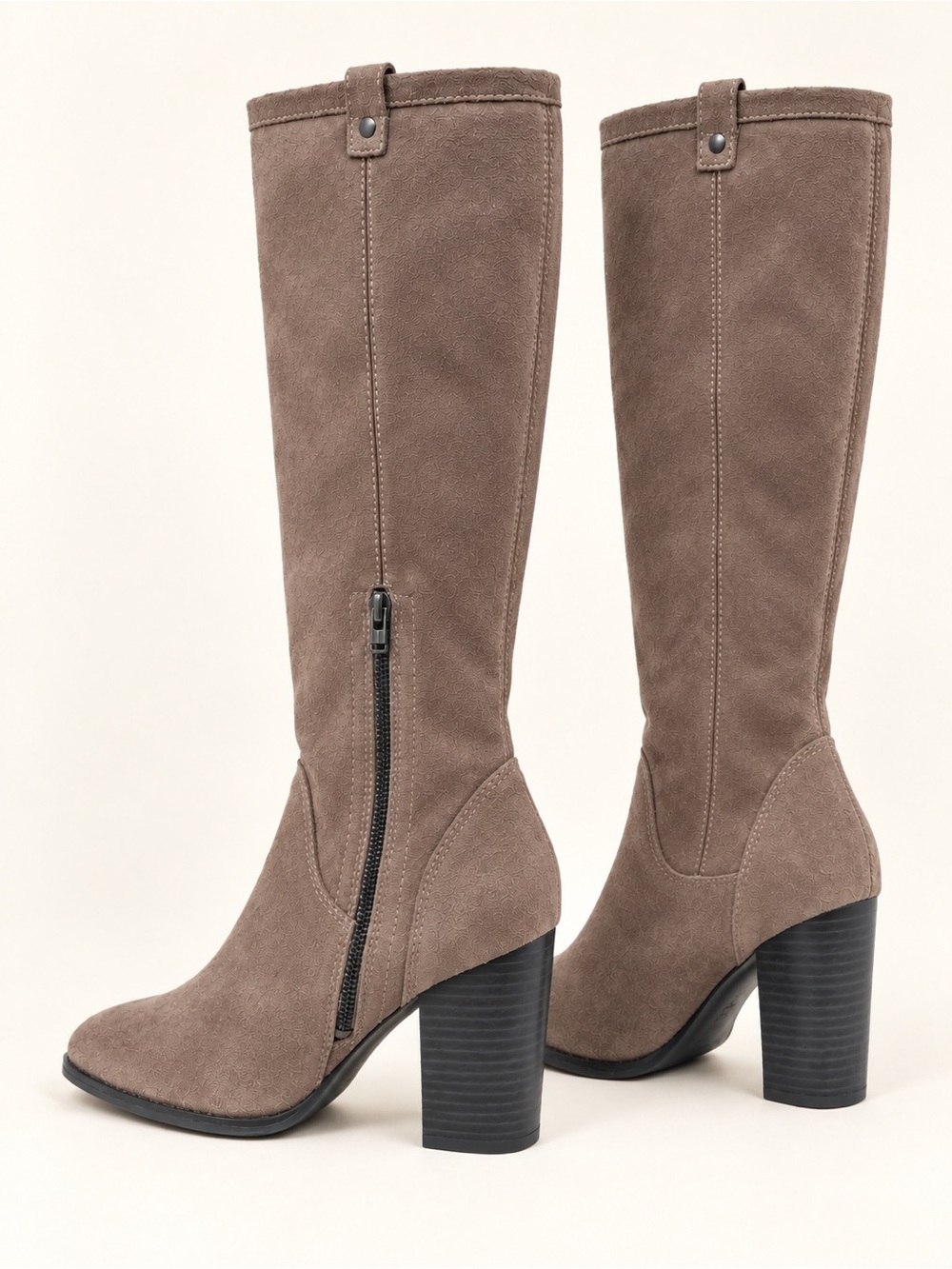 UGG Suede Heeled Boots – Women’s Size 7.5– Light Chocolate